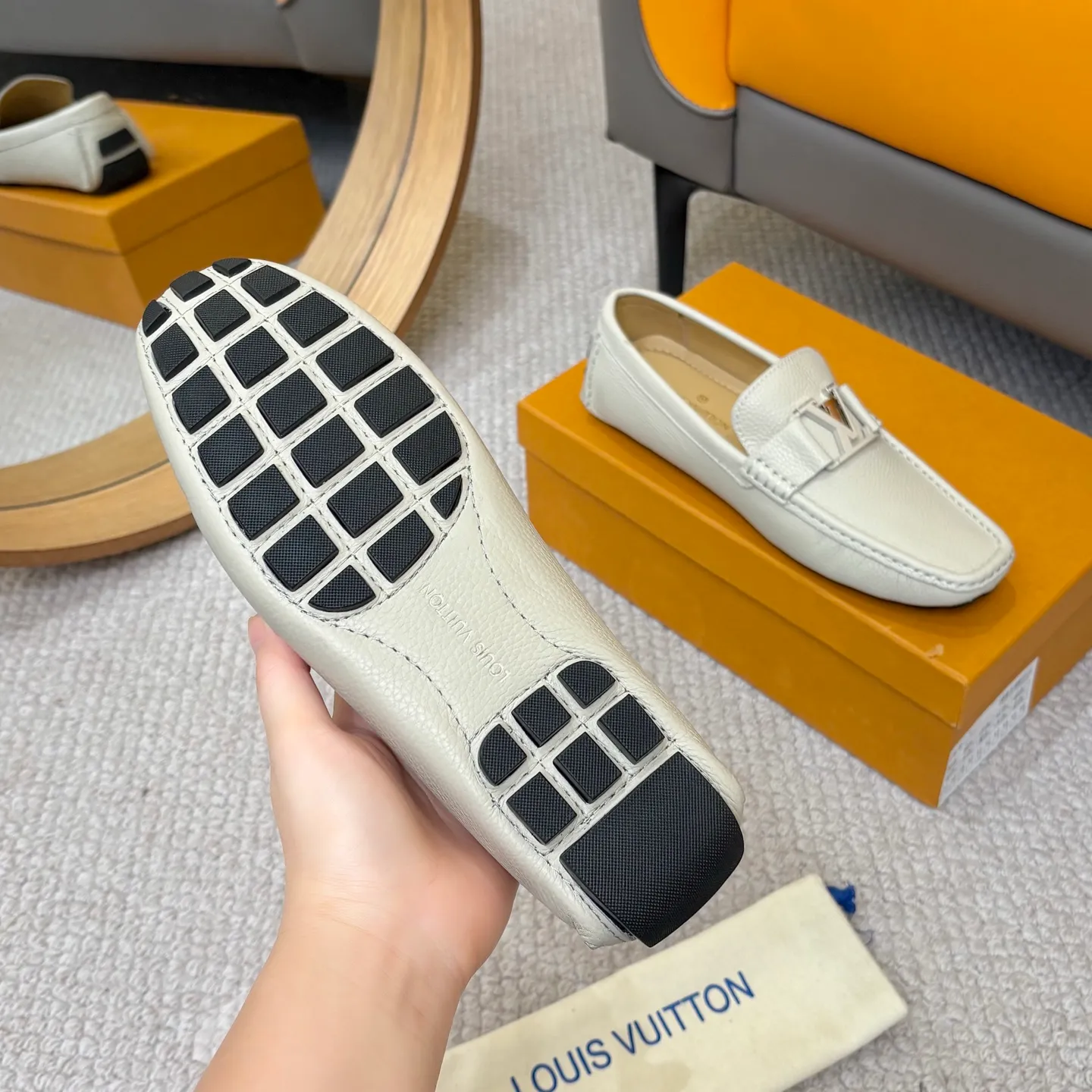 Men's men's shoes 💰420 (Yangli) LV 2⃣️0⃣️2⃣️5️⃣Spring and summer counter GLORIA series models ✈️Original factory special leather production, original last type. A classic driving slip-on casual shoe that shows an elegant style with exquisite craftsmanship details such as Monogram embossing all over the upper🌀Italian imported calfskin fabric Sheepskin foot pads➕Inside～Private mold replica sole Unique style Comfortable driving slip-on Size: 4-12 (38-46) Comes with [Counter packaging: original box, wrapping paper, card, instruction manual, shoehorn, cloth bag] No pressure to enter and leave the counter!